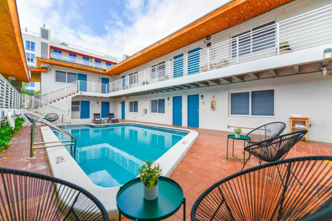 Cozy 1 Bedroom With Pool Steps From The Beach #41 Hollywood Exterior photo